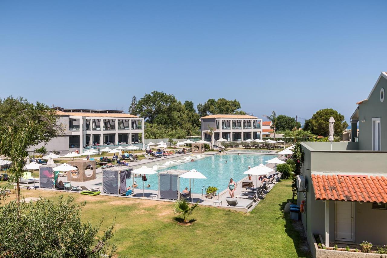 Acharavi Beach Hotel エクステリア 写真