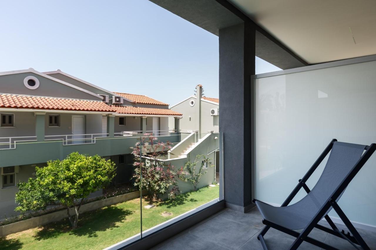 Acharavi Beach Hotel エクステリア 写真