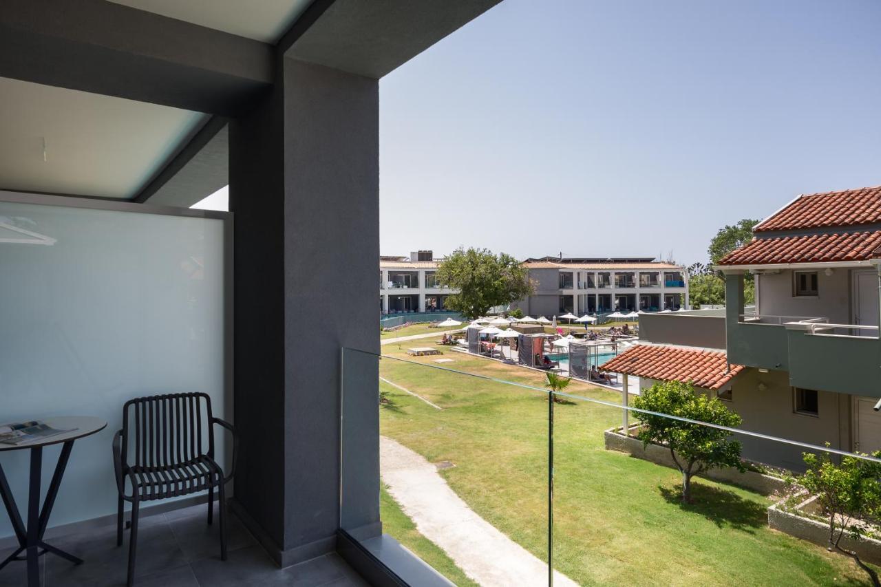 Acharavi Beach Hotel エクステリア 写真