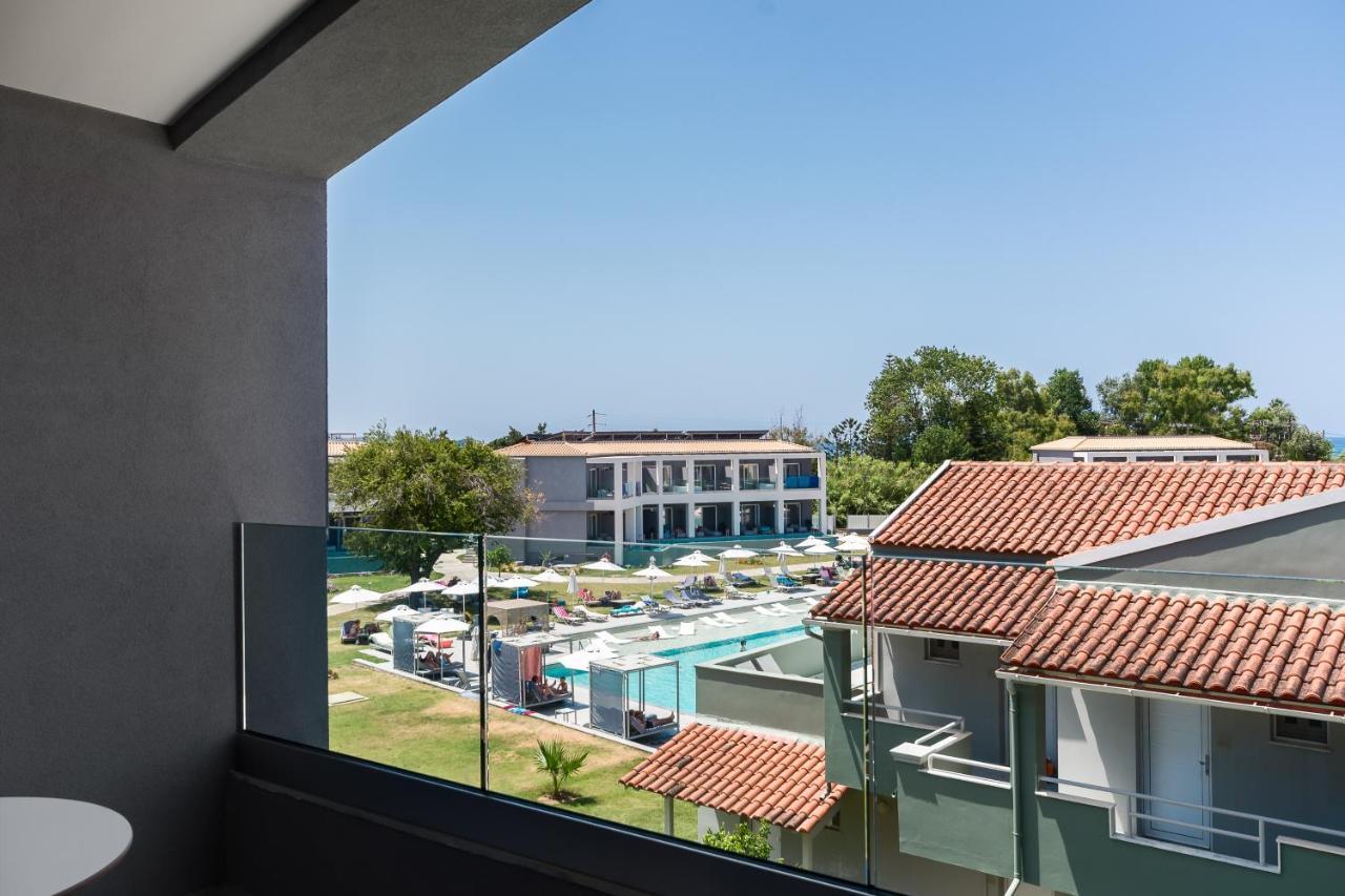 Acharavi Beach Hotel エクステリア 写真