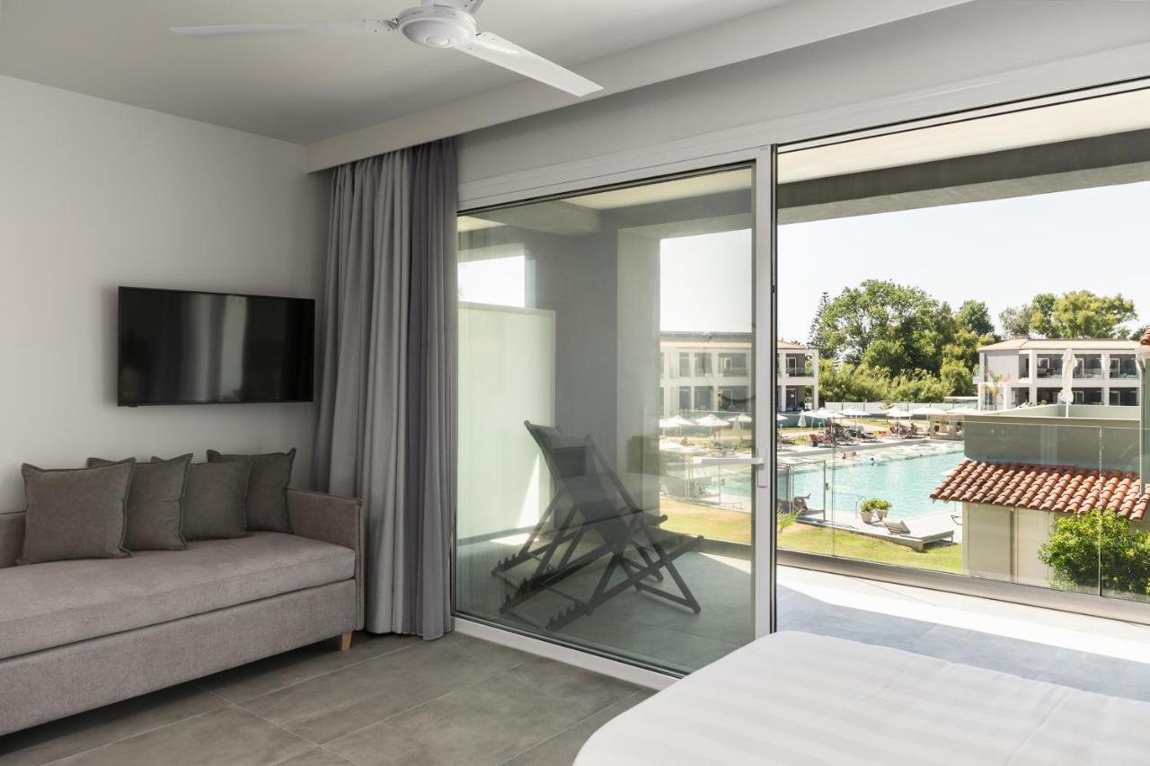 Acharavi Beach Hotel エクステリア 写真