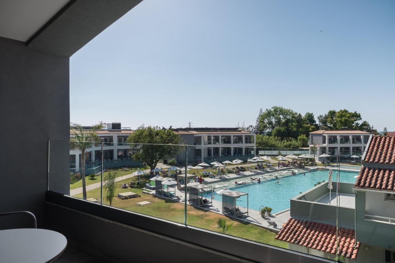 Acharavi Beach Hotel エクステリア 写真