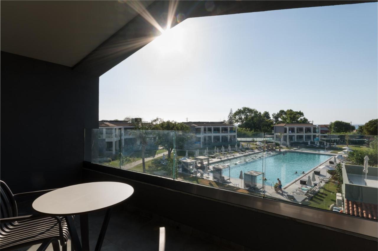 Acharavi Beach Hotel エクステリア 写真