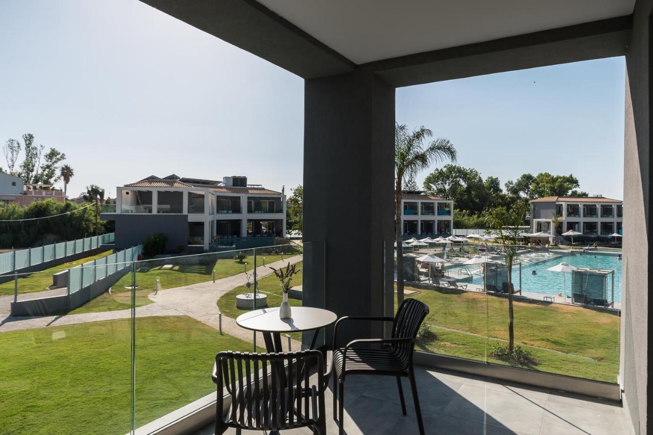 Acharavi Beach Hotel エクステリア 写真
