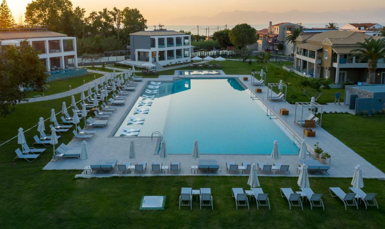 Acharavi Beach Hotel エクステリア 写真